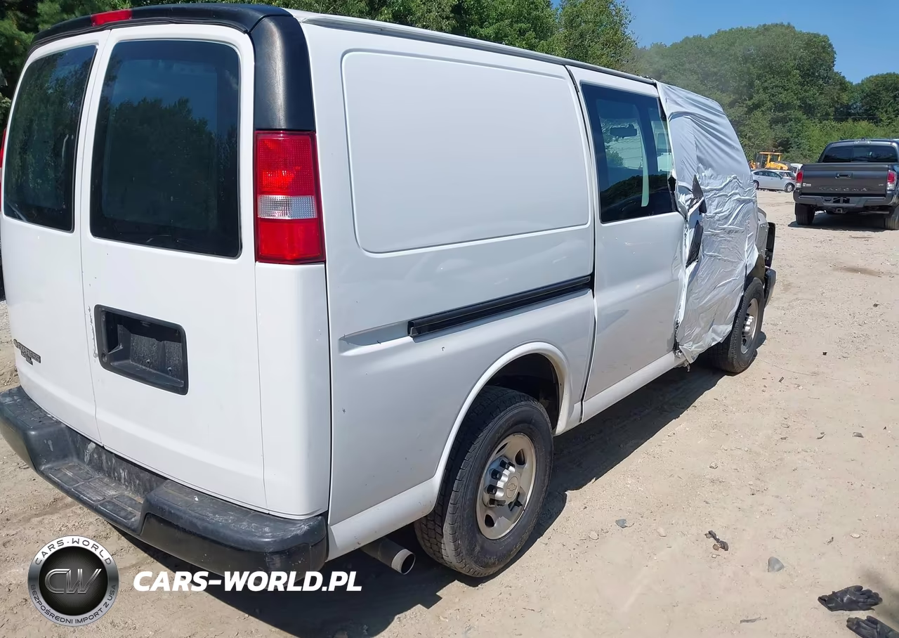 2017 Chevrolet Express 2500 Work Van VIN:1GCWGAFF5H1209926 - 4