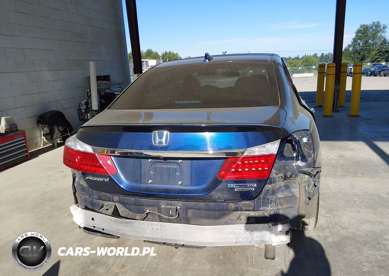 2015 Honda Accord Hybrid Touring VIN:1HGCR6F70FA014639 - 17