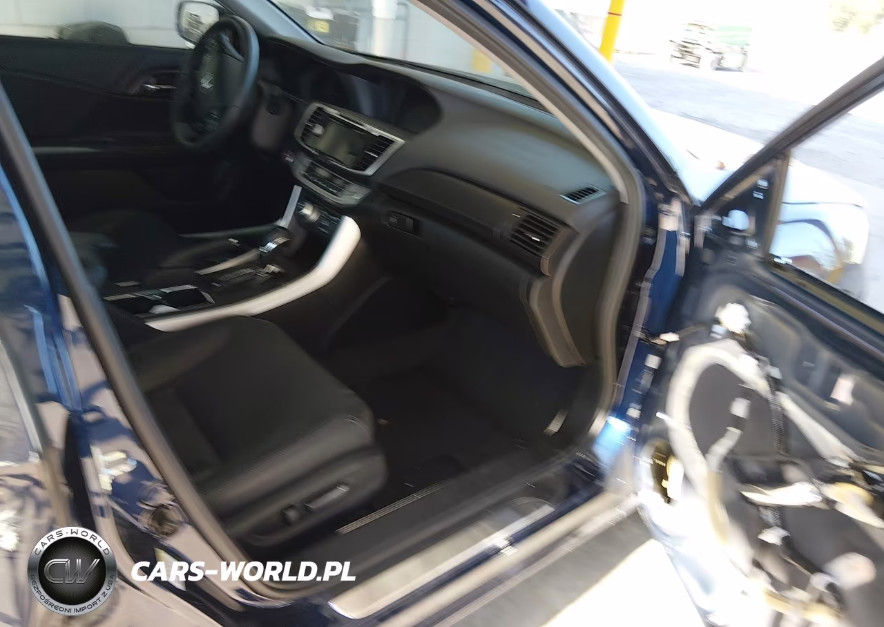 2015 Honda Accord Hybrid Touring VIN:1HGCR6F70FA014639 - 5