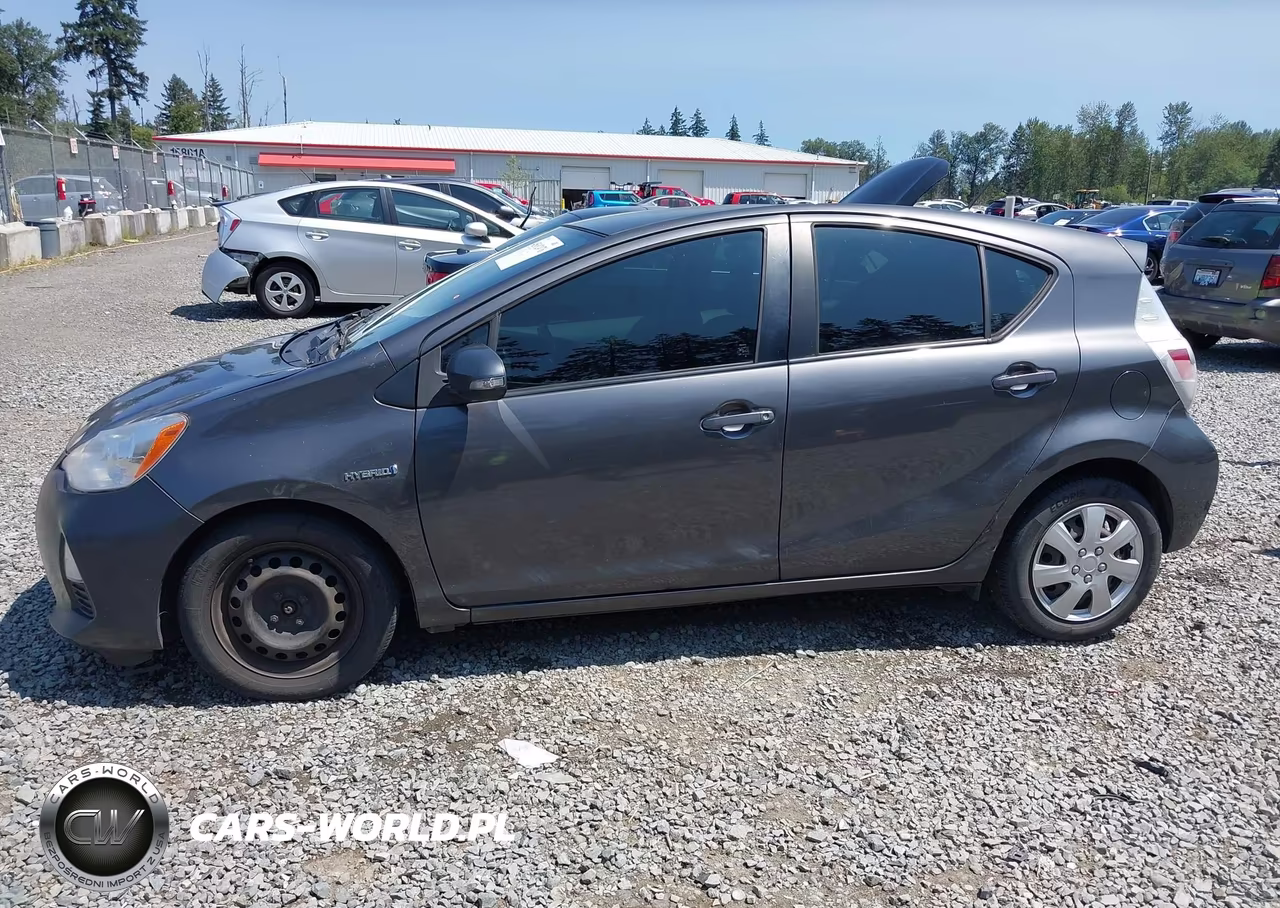 2013 Toyota Prius C Two VIN:JTDKDTB31D1539023 - 15