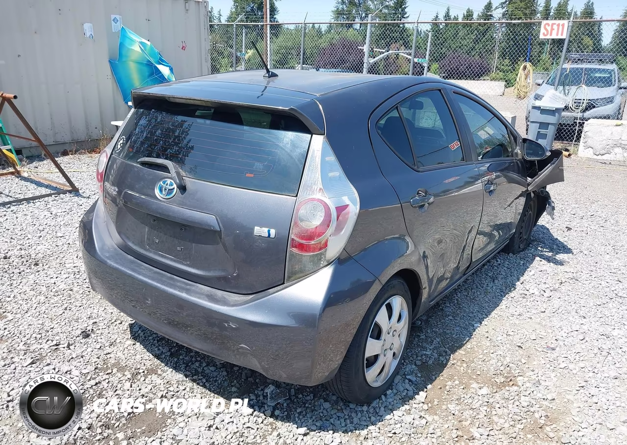 2013 Toyota Prius C Two VIN:JTDKDTB31D1539023 - 4