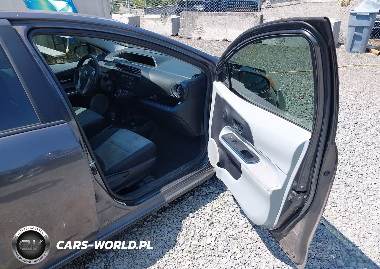 2013 Toyota Prius C Two VIN:JTDKDTB31D1539023 - 5