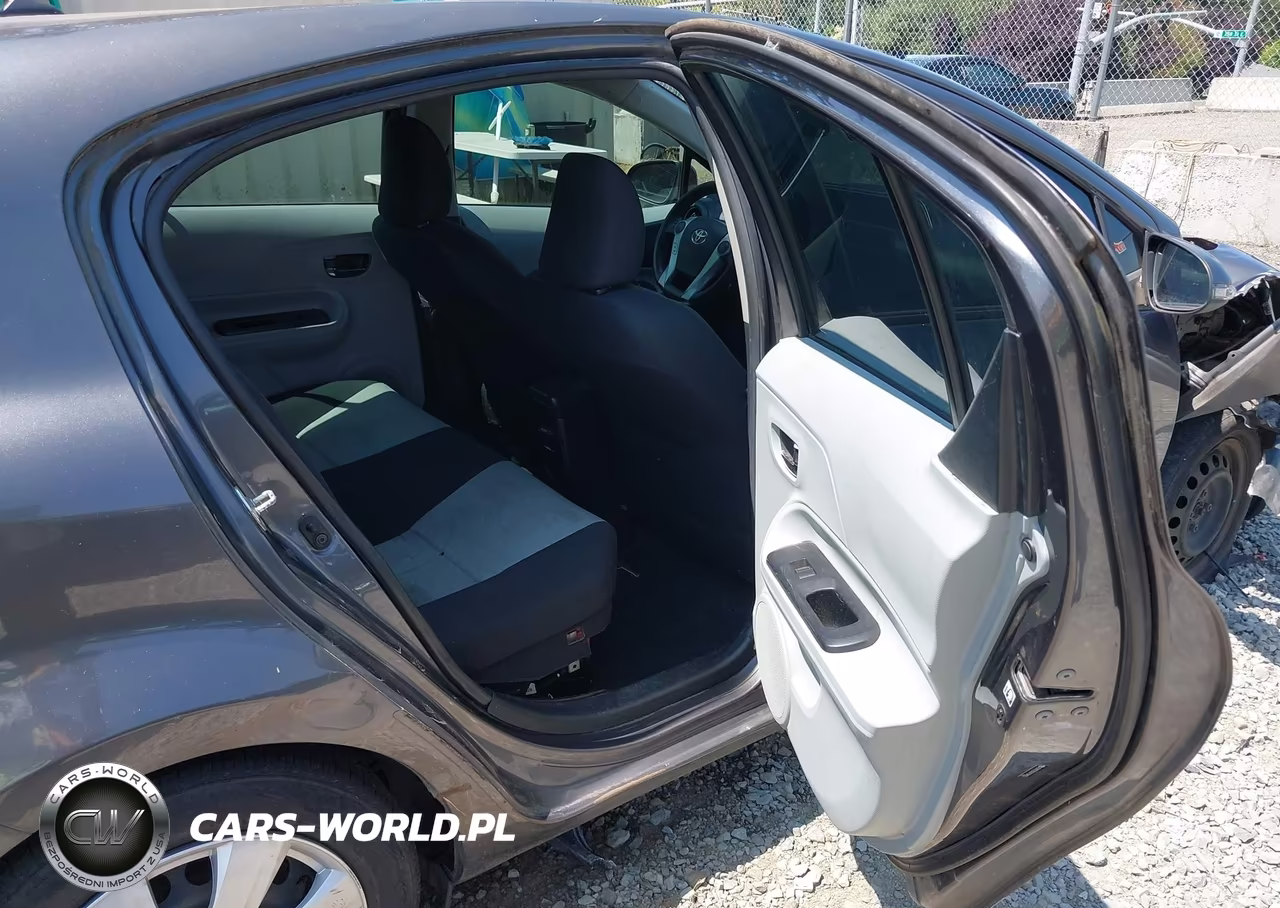 2013 Toyota Prius C Two VIN:JTDKDTB31D1539023 - 8