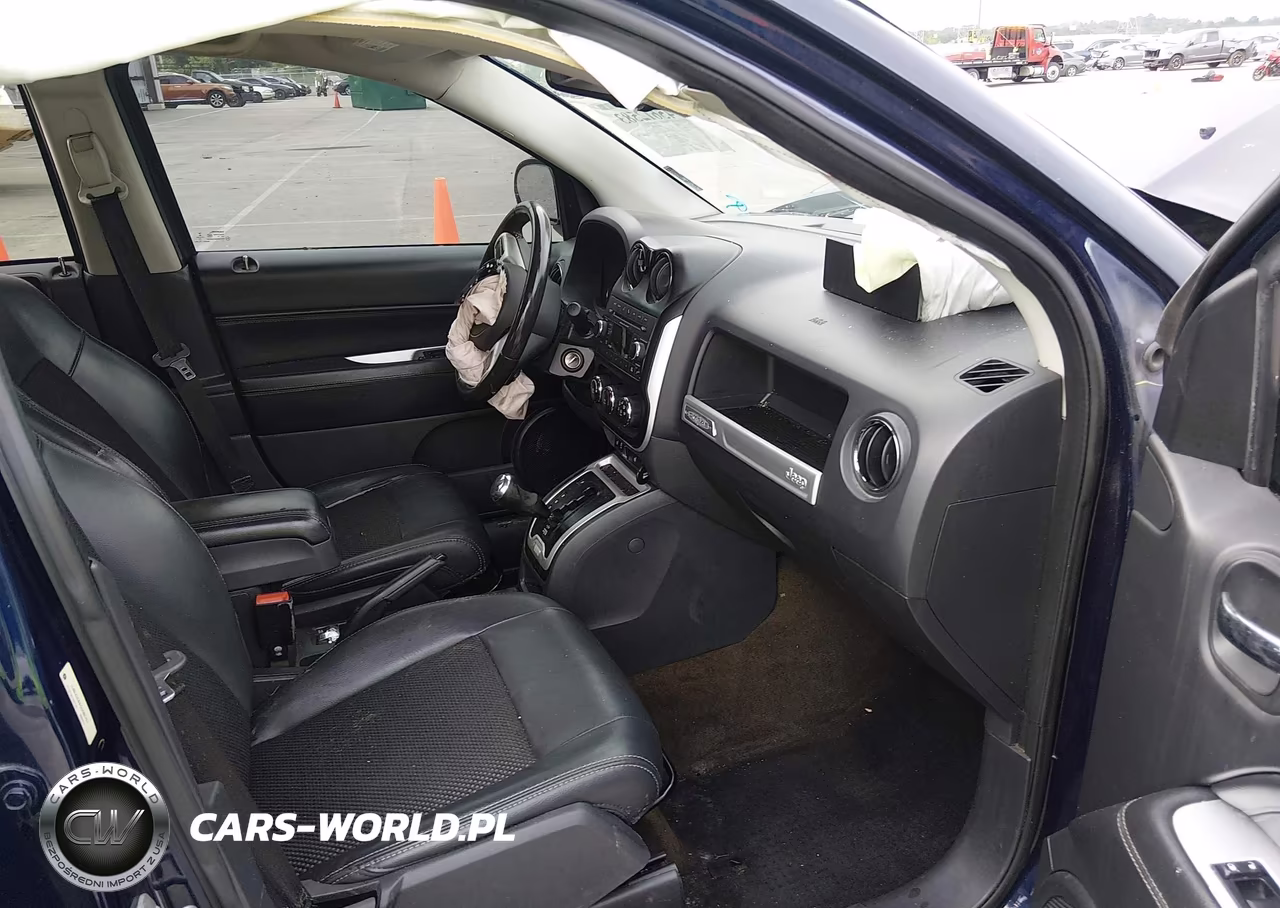 2016 Jeep Compass Latitude VIN:1C4NJDEBXGD585757 - 5