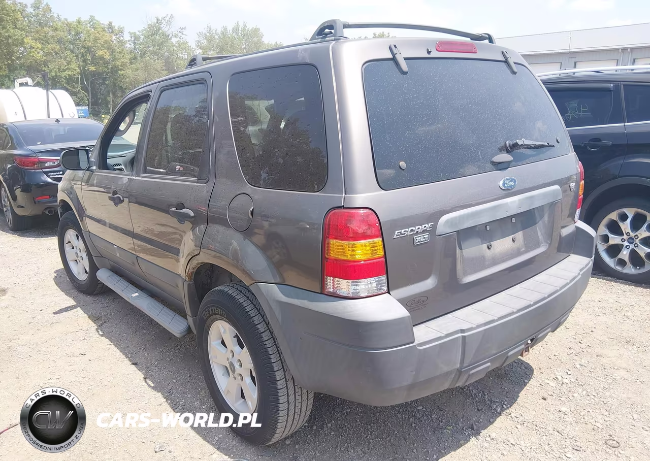 2005 Ford Escape Xlt VIN:1FMYU03105KE40948 - 3