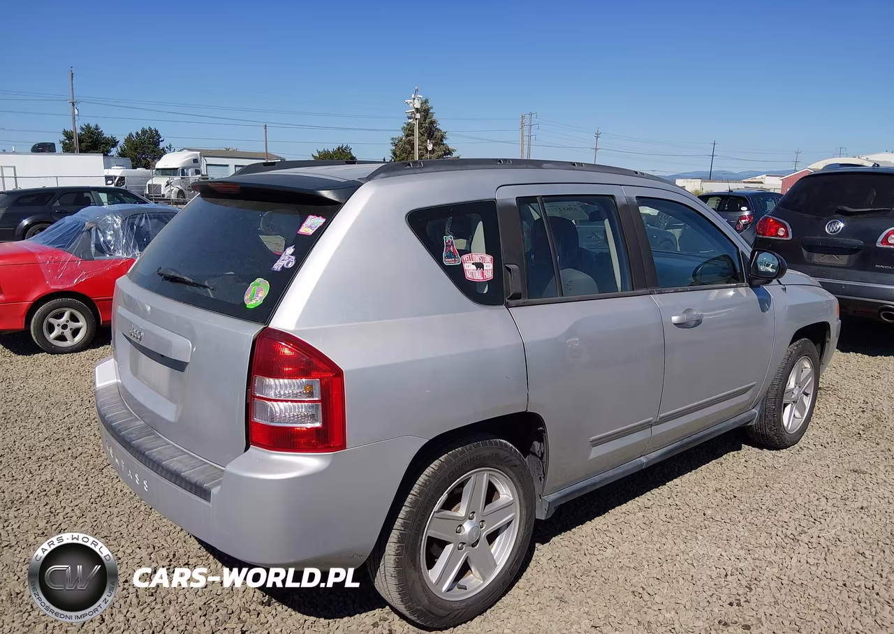 2010 Jeep Compass Sport VIN:1J4NF4FB7AD649321 - 4