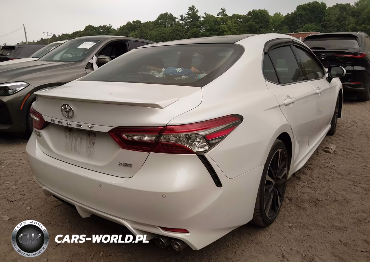 2018 Toyota Camry Xse VIN:4T1B61HK2JU049189 - 4
