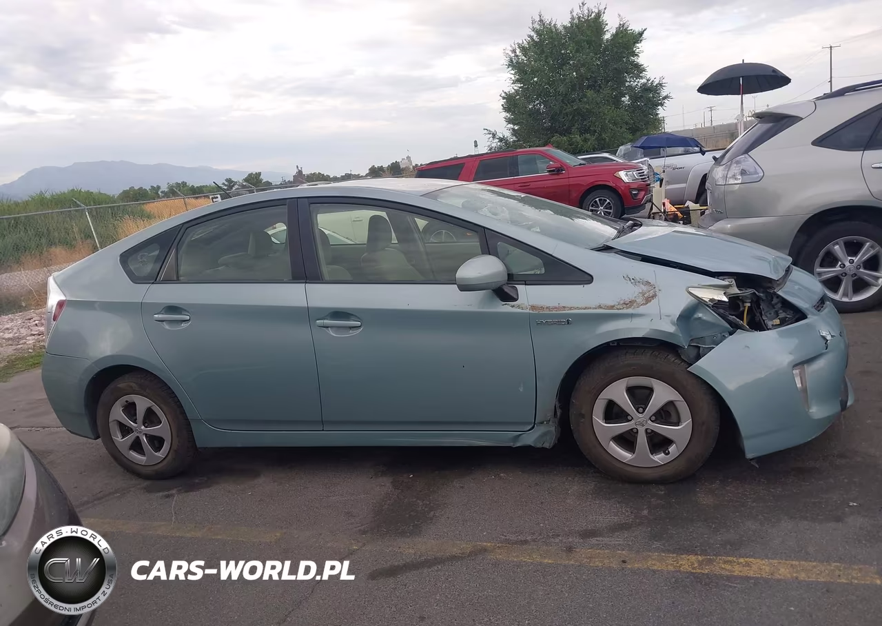 2013 Toyota Prius Three VIN:JTDKN3DU4D5639631 - 13