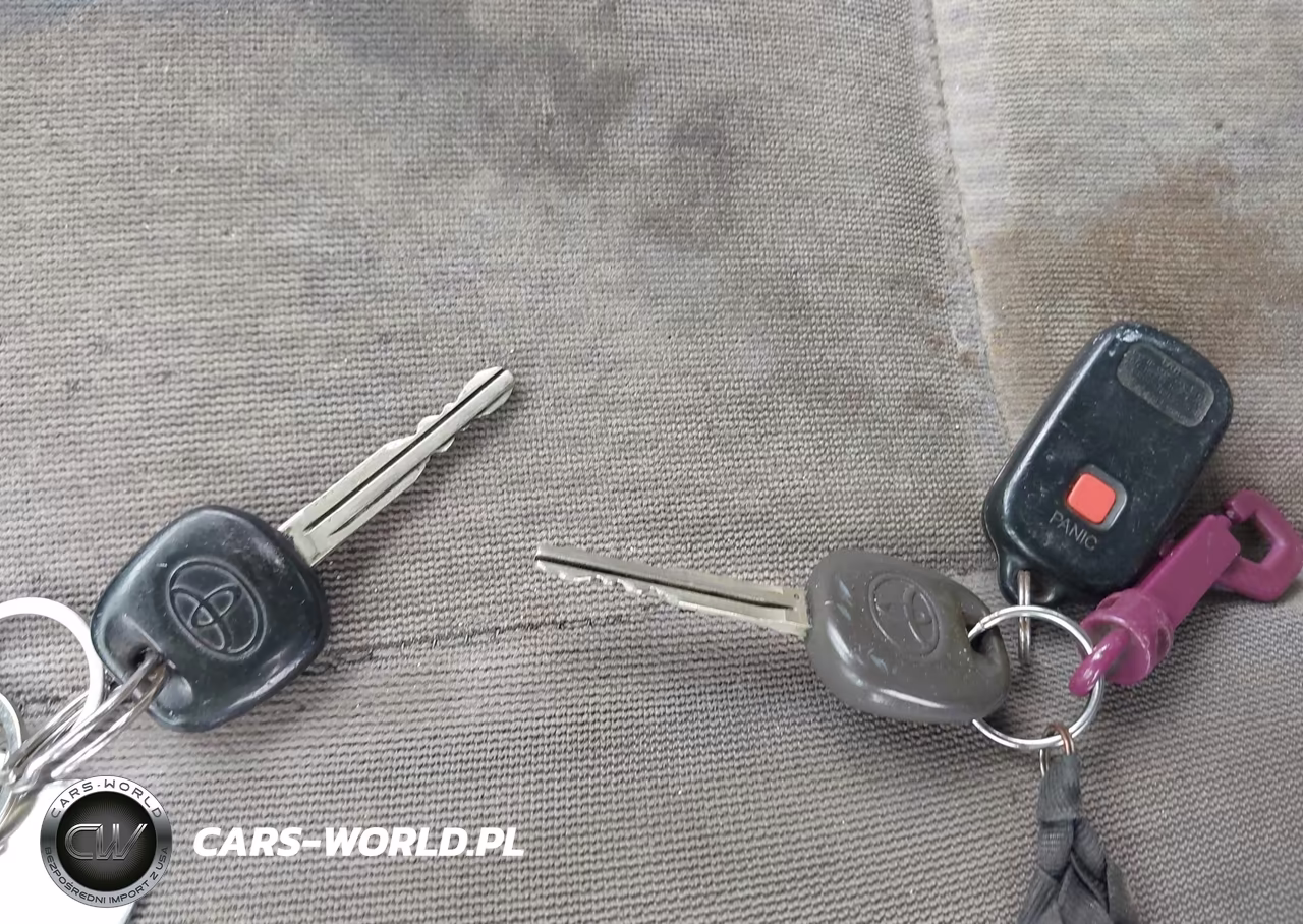 2005 Toyota Corolla Le VIN:1NXBR32E35Z462198 - 11