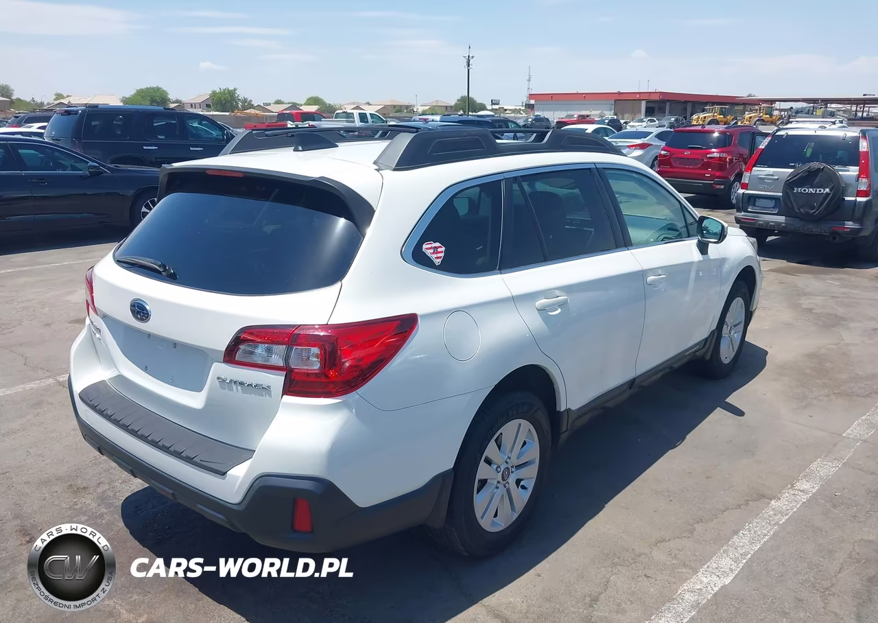 2018 Subaru Outback 2.5I Premium VIN:4S4BSAFC5J3291424 - 4