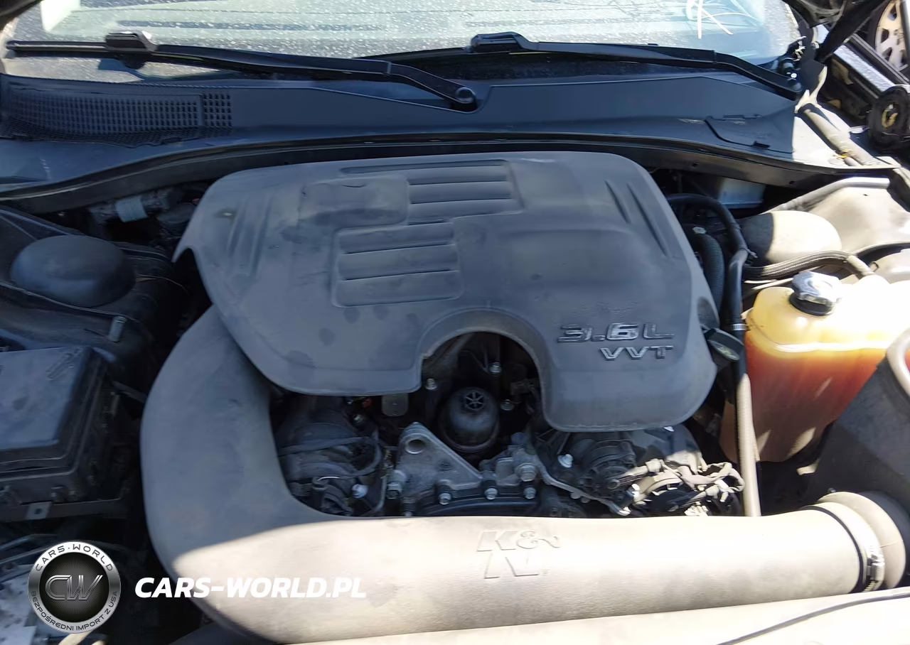 2019 Chrysler 300 Touring VIN:2C3CCARG6KH581212 - 10