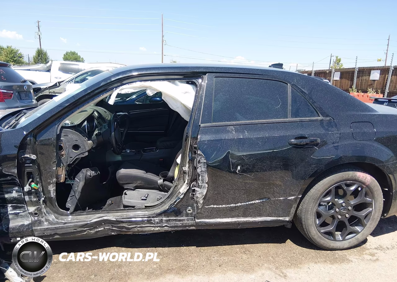 2019 Chrysler 300 Touring VIN:2C3CCARG6KH581212 - 15