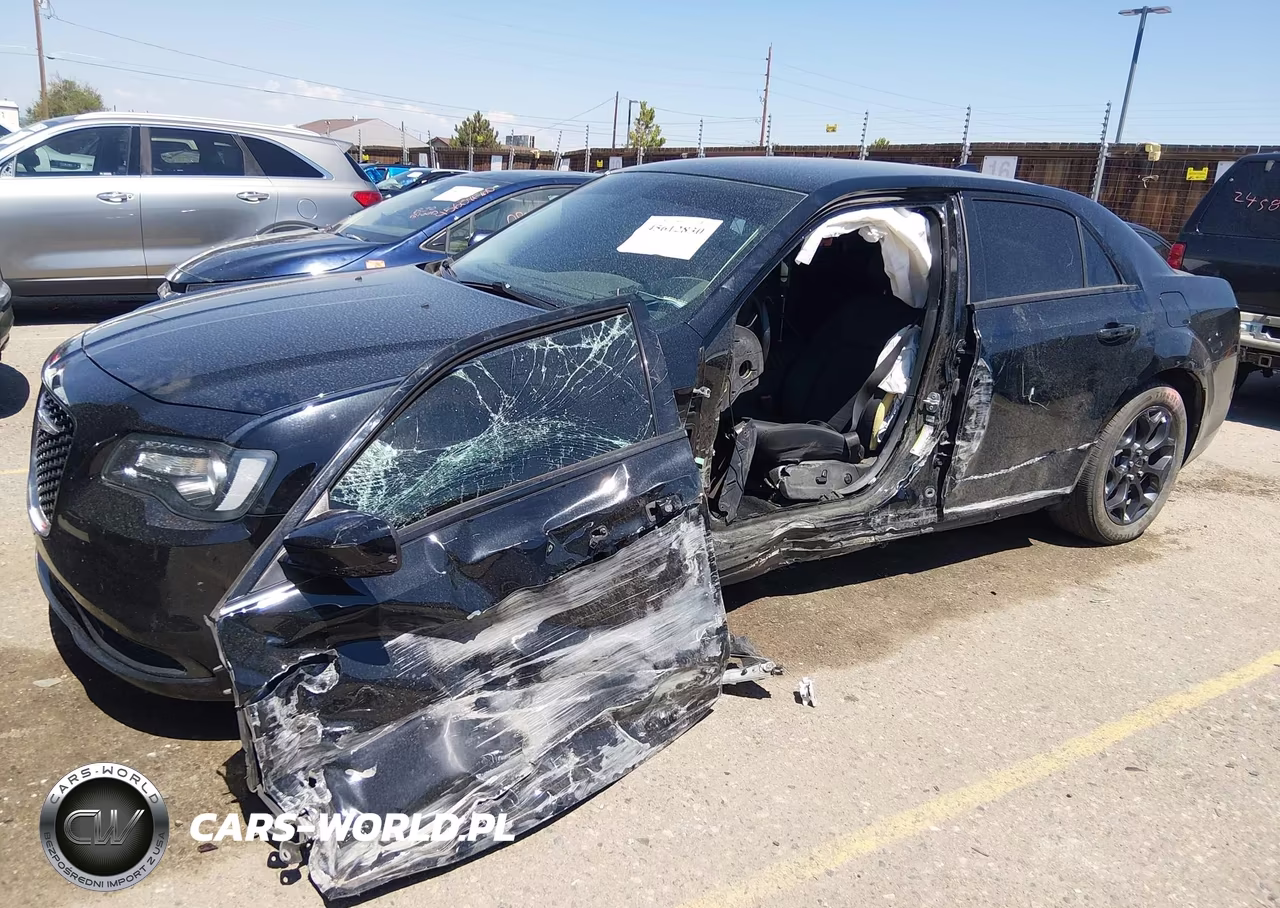 2019 Chrysler 300 Touring VIN:2C3CCARG6KH581212 - 2