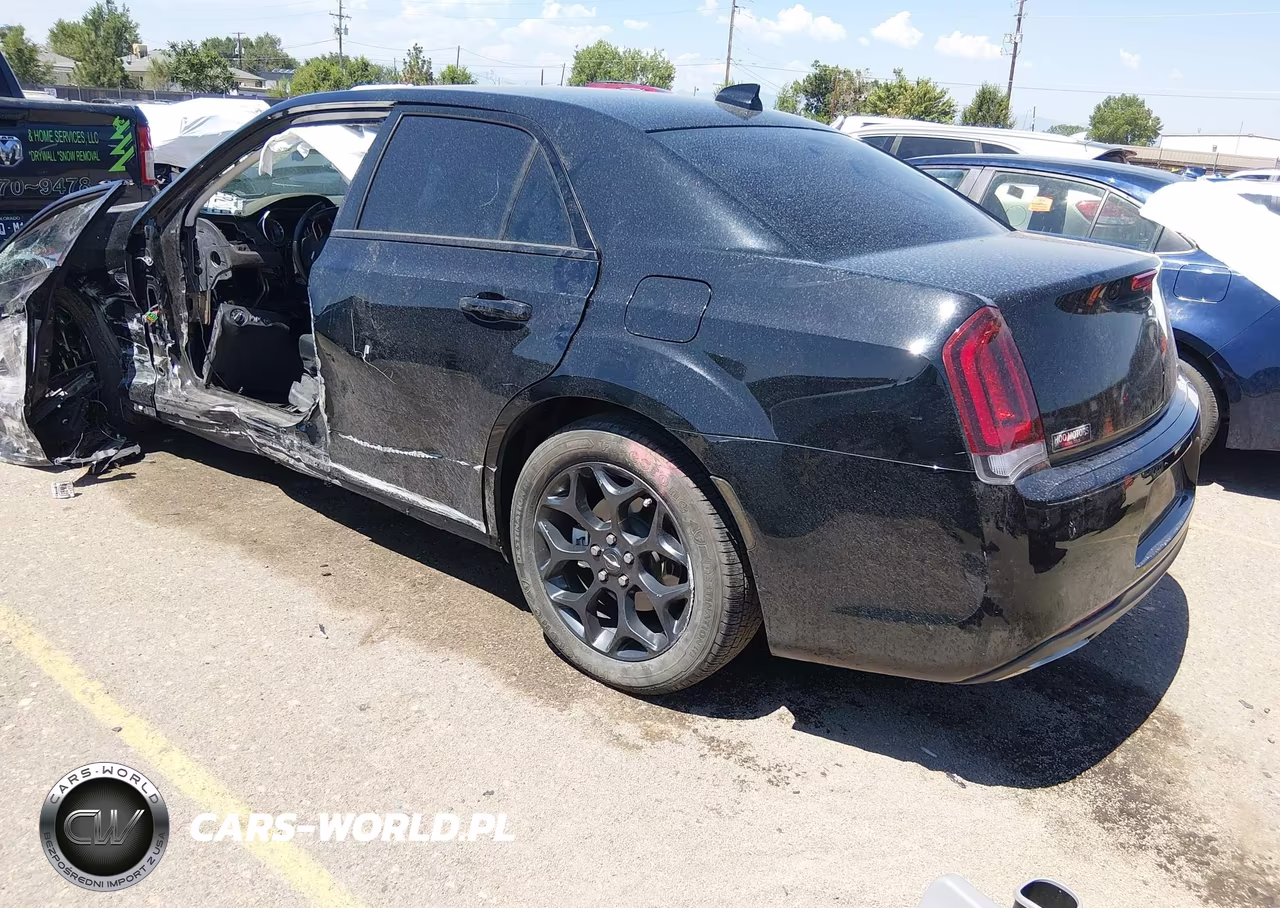 2019 Chrysler 300 Touring VIN:2C3CCARG6KH581212 - 3