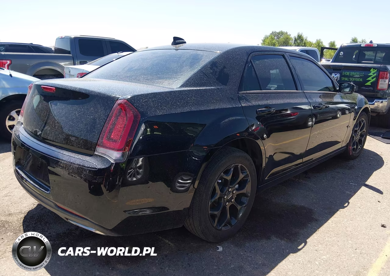 2019 Chrysler 300 Touring VIN:2C3CCARG6KH581212 - 4