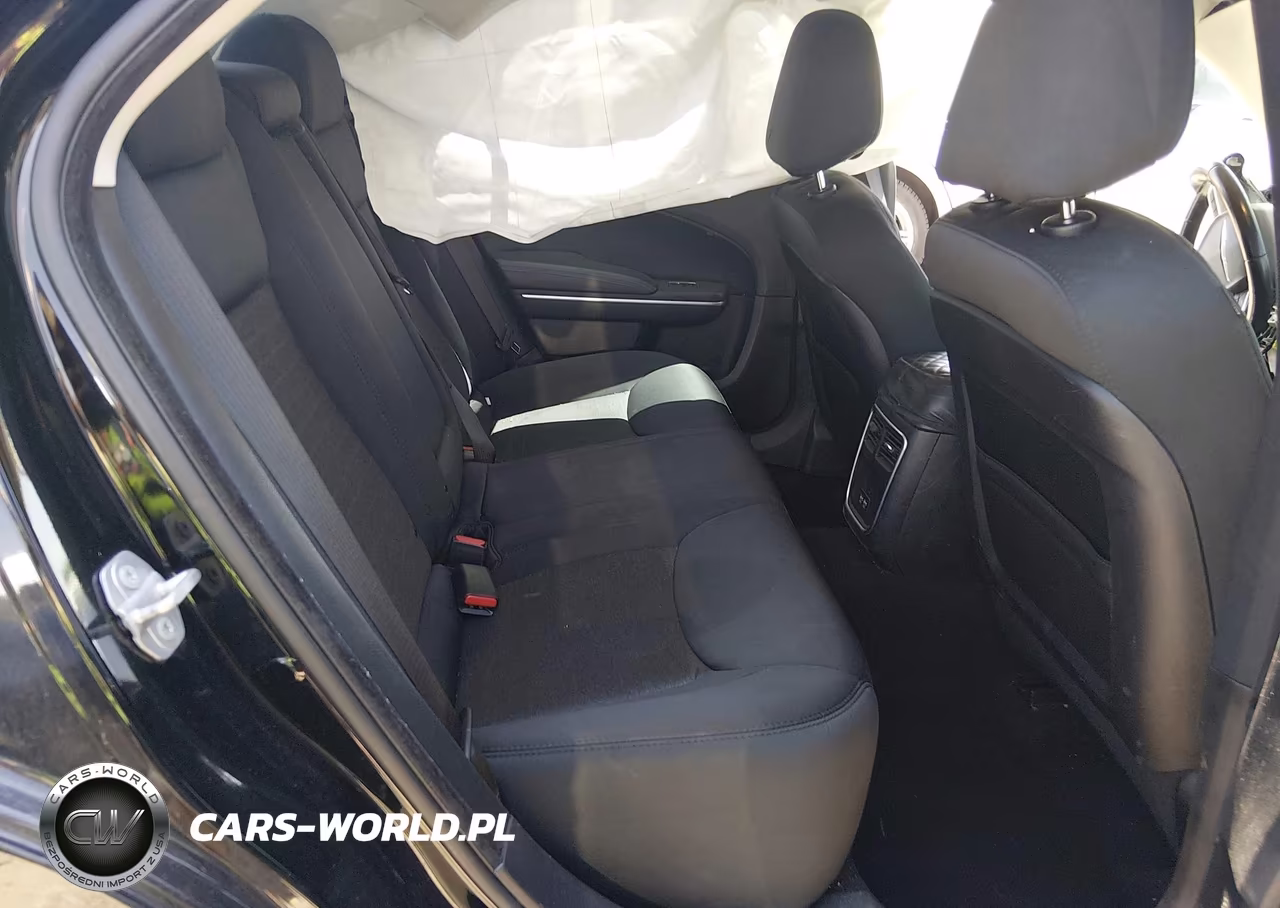 2019 Chrysler 300 Touring VIN:2C3CCARG6KH581212 - 8