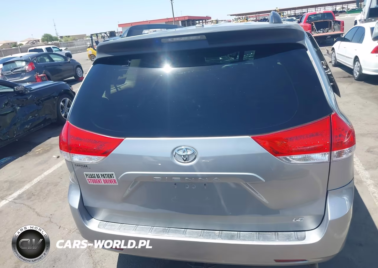 2014 Toyota Sienna Le V6 8 Passenger VIN:5TDKK3DC8ES409716 - 17