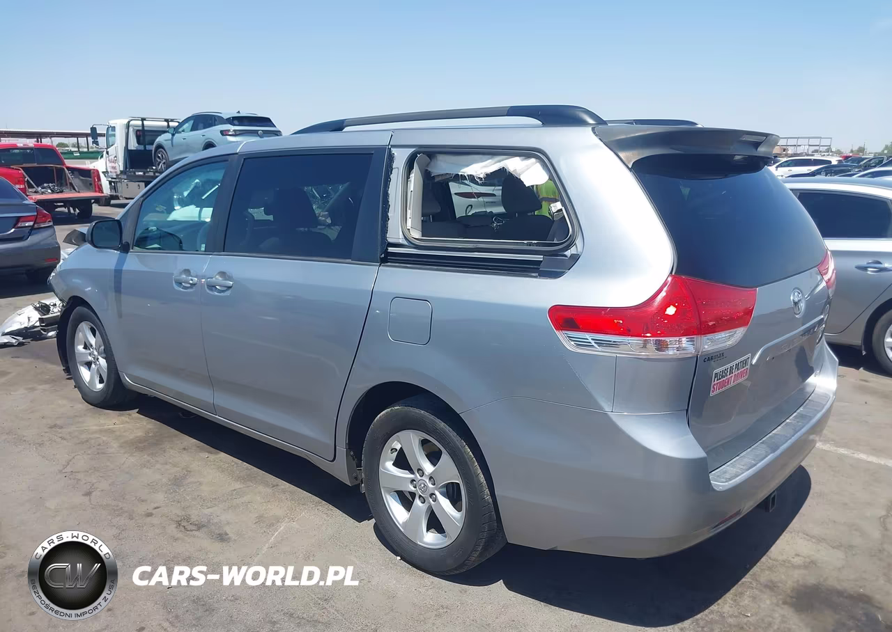 2014 Toyota Sienna Le V6 8 Passenger VIN:5TDKK3DC8ES409716 - 3