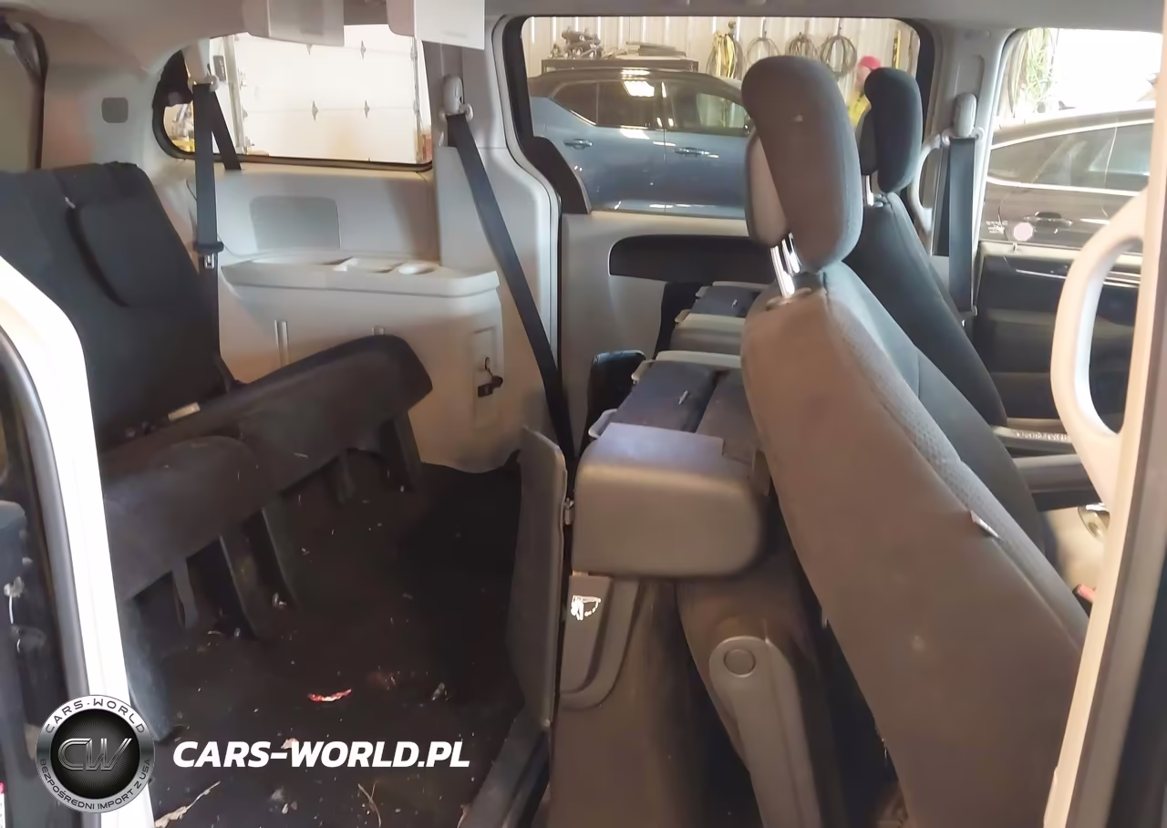 2014 Chrysler Town & Country Touring VIN:2C4RC1BG9ER115076 - 8