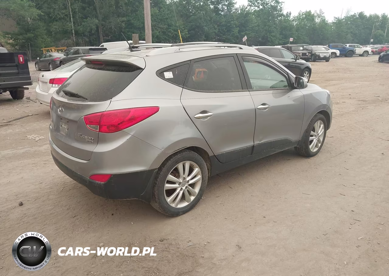 2011 Hyundai Tucson Limited VIN:KM8JU3AC6BU215599 - 4