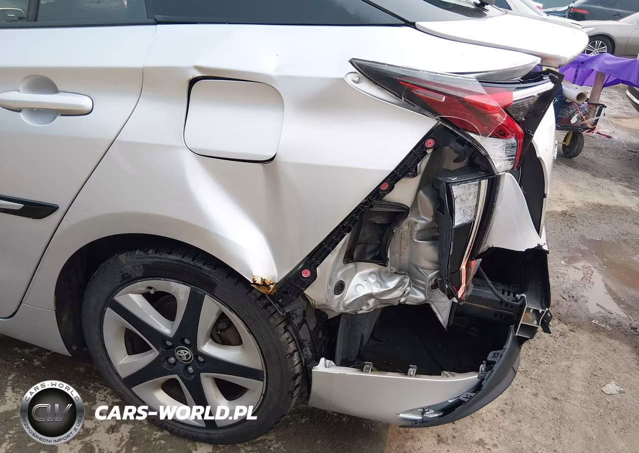 2016 Toyota Prius Three Touring VIN:JTDKARFU0G3515352 - 18