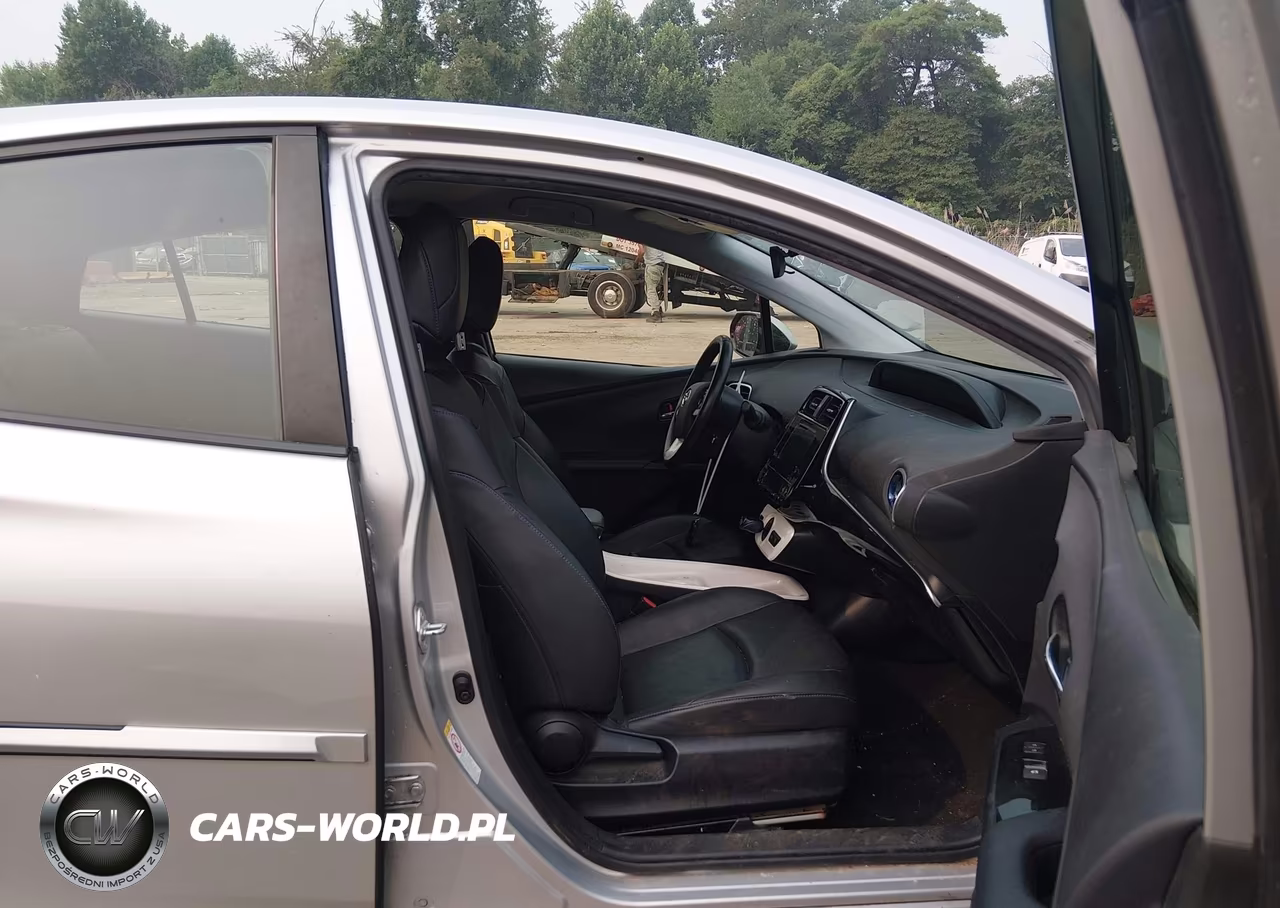 2016 Toyota Prius Three Touring VIN:JTDKARFU0G3515352 - 5