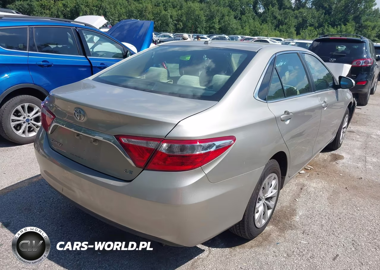 2017 Toyota Camry Le VIN:4T1BF1FK1HU635010 - 4