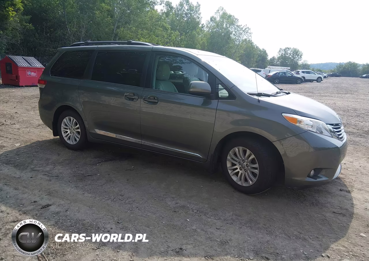 2013 Toyota Sienna Xle V6 8 Passenger