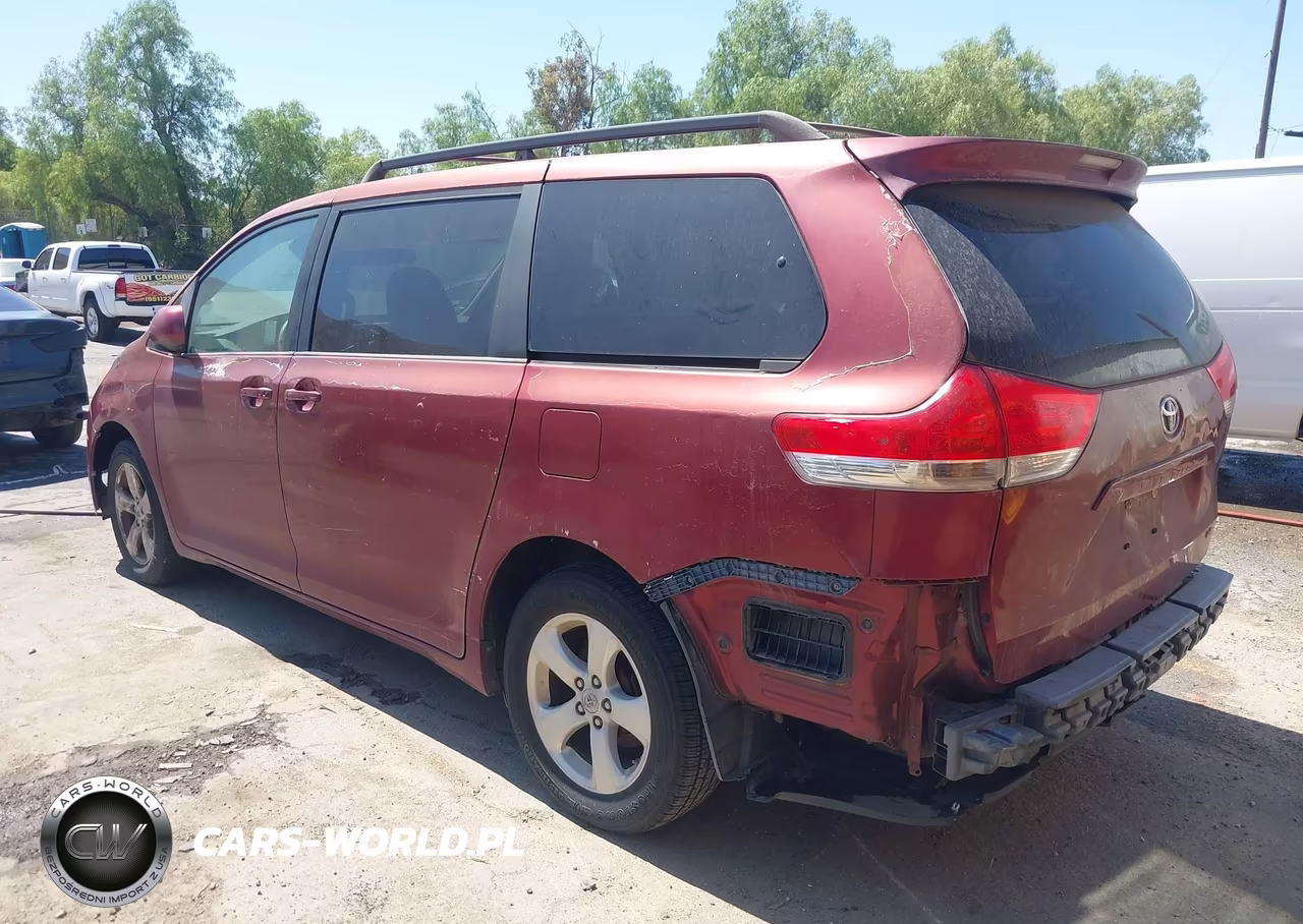 2011 Toyota Sienna Le VIN:5TDKA3DC9BS005757 - 3