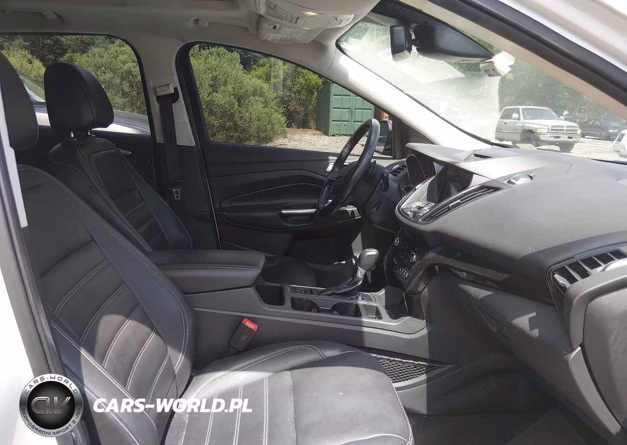2017 Ford Escape Titanium VIN:1FMCU9J96HUE61674 - 5
