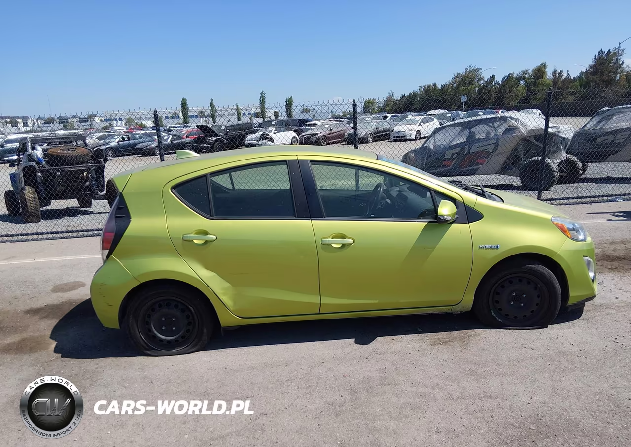 2015 Toyota Prius C Two VIN:JTDKDTB38F1088420 - 13