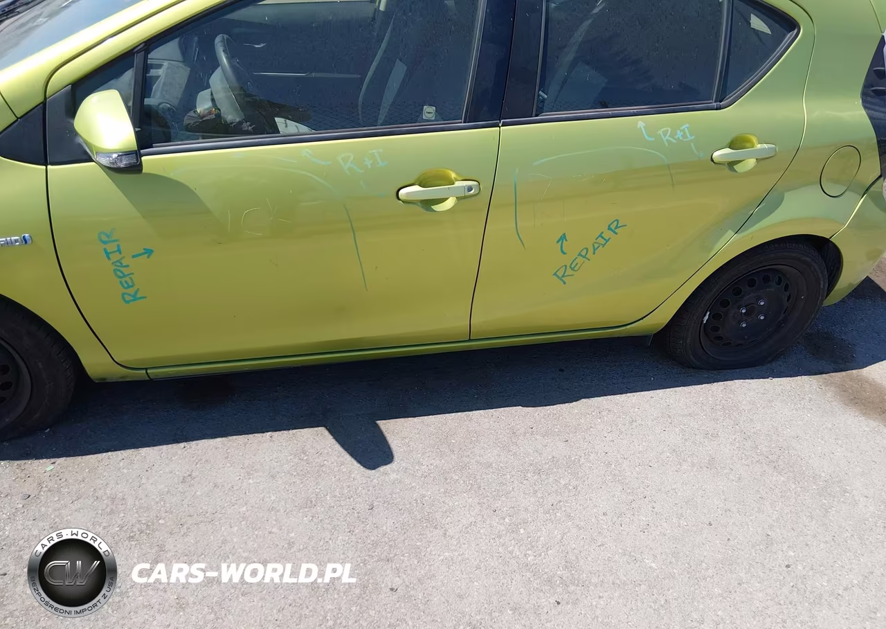 2015 Toyota Prius C Two VIN:JTDKDTB38F1088420 - 17