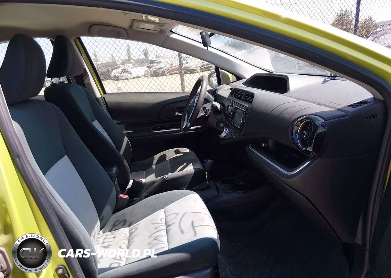 2015 Toyota Prius C Two VIN:JTDKDTB38F1088420 - 5