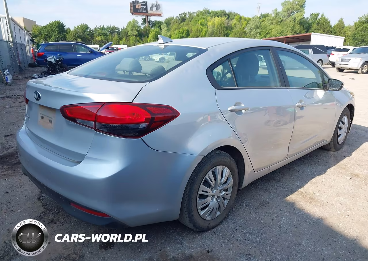 2018 Kia Forte Lx VIN:3KPFL4A72JE248747 - 4