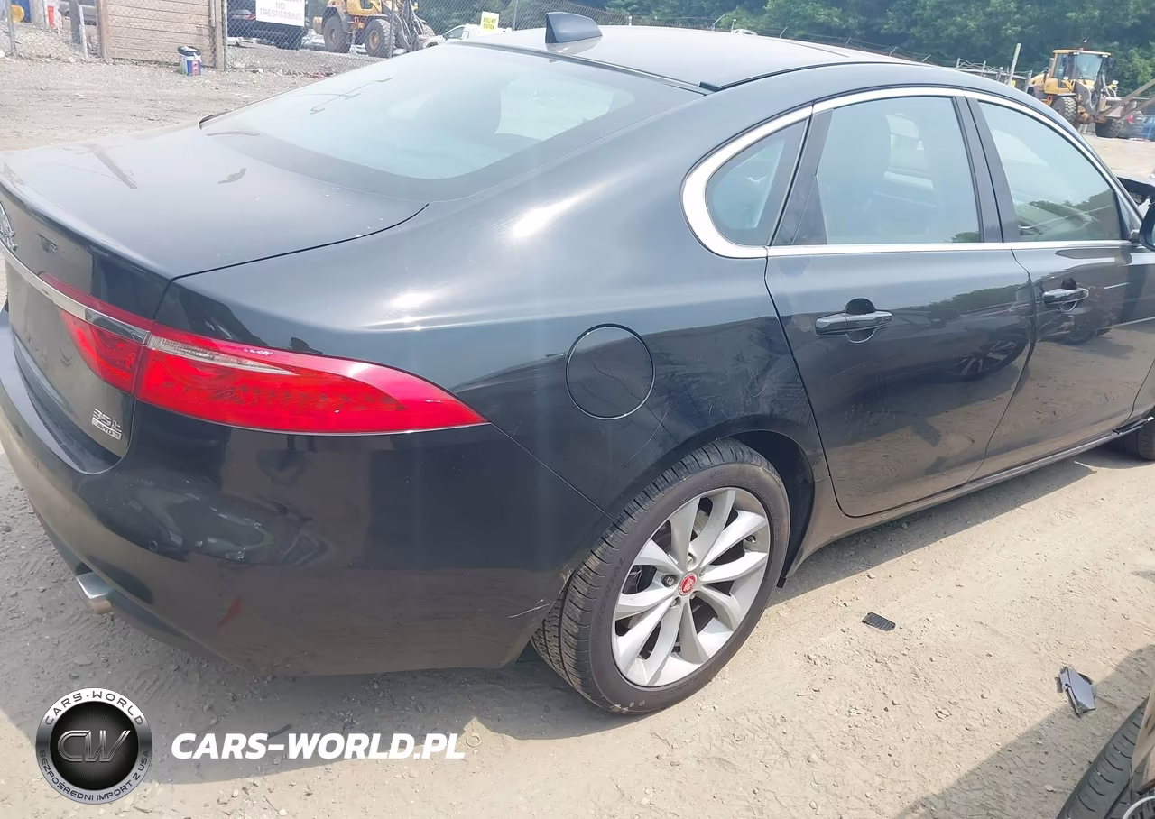 2017 Jaguar Xf 35T Premium VIN:SAJBJ4BV4HCY32166 - 4