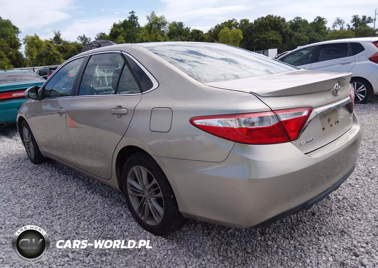 2016 Toyota Camry Se VIN:4T1BF1FK5GU170794 - 3