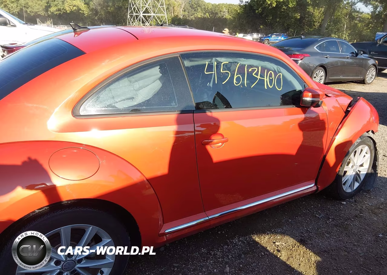 2018 Volkswagen Beetle 2.0T Coast-2.0T S VIN:3VWFD7AT3JM706410 - 14