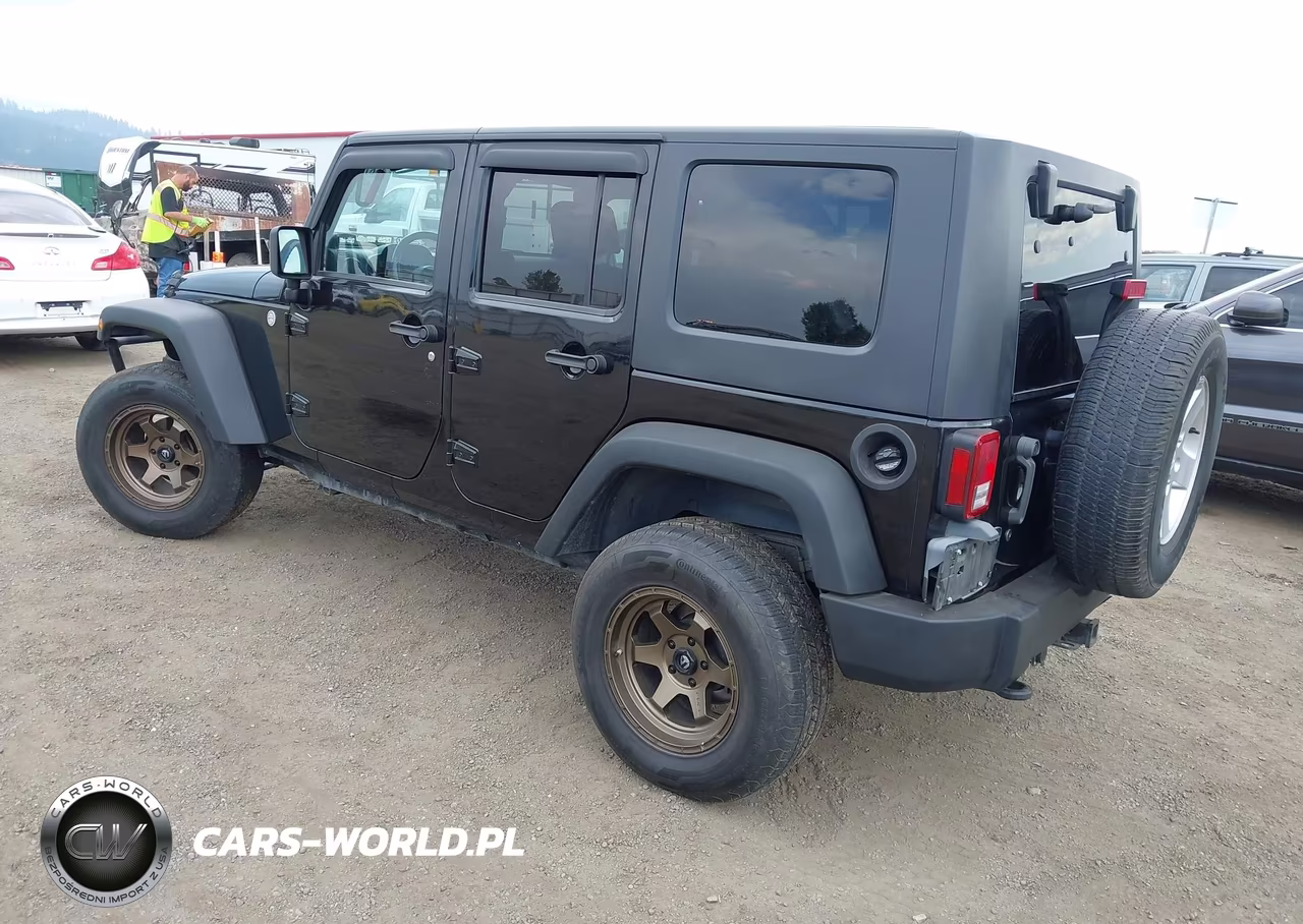 2010 Jeep Wrangler Unlimited Sport VIN:1J4BA3H15AL101775 - 3