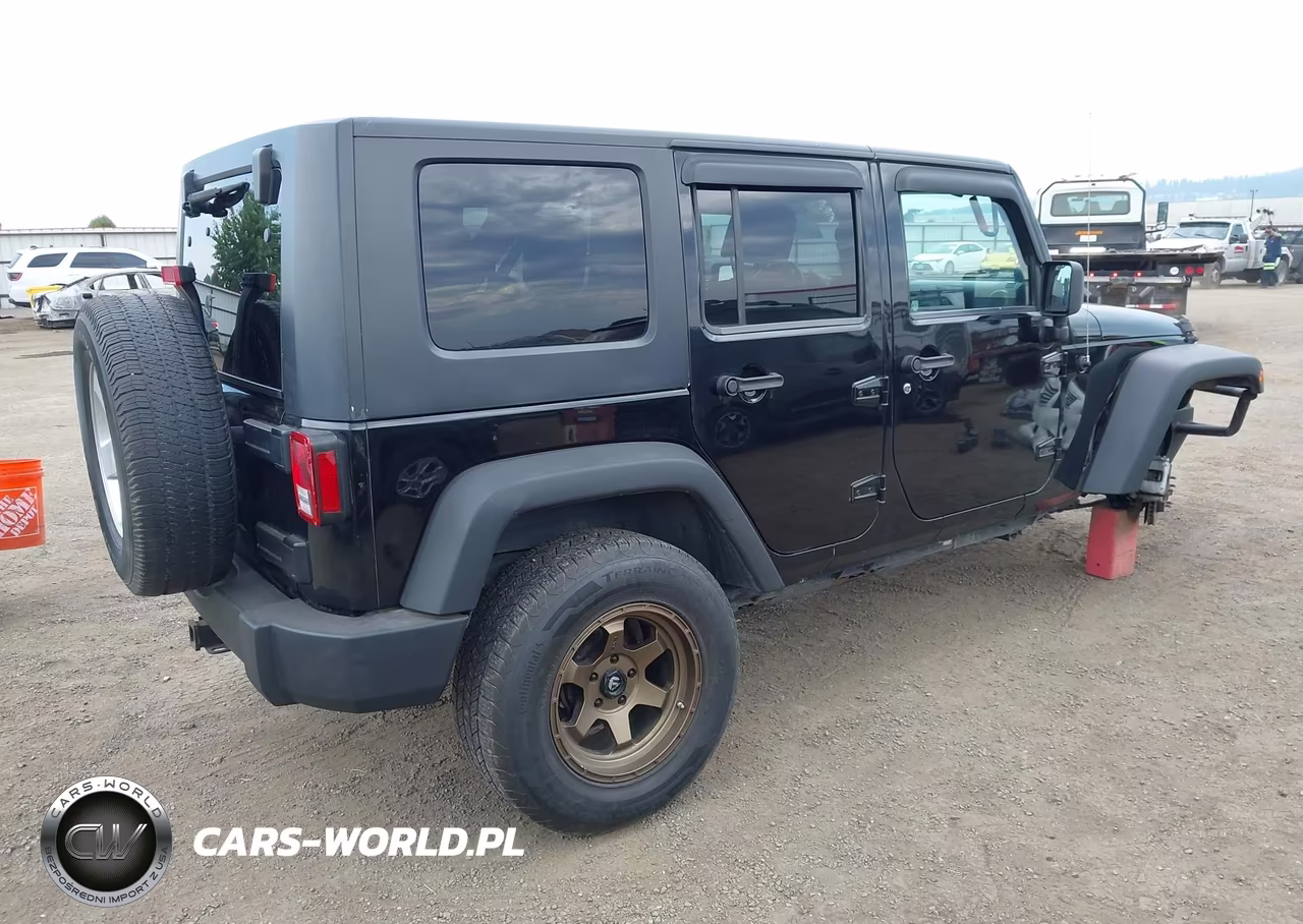 2010 Jeep Wrangler Unlimited Sport VIN:1J4BA3H15AL101775 - 4