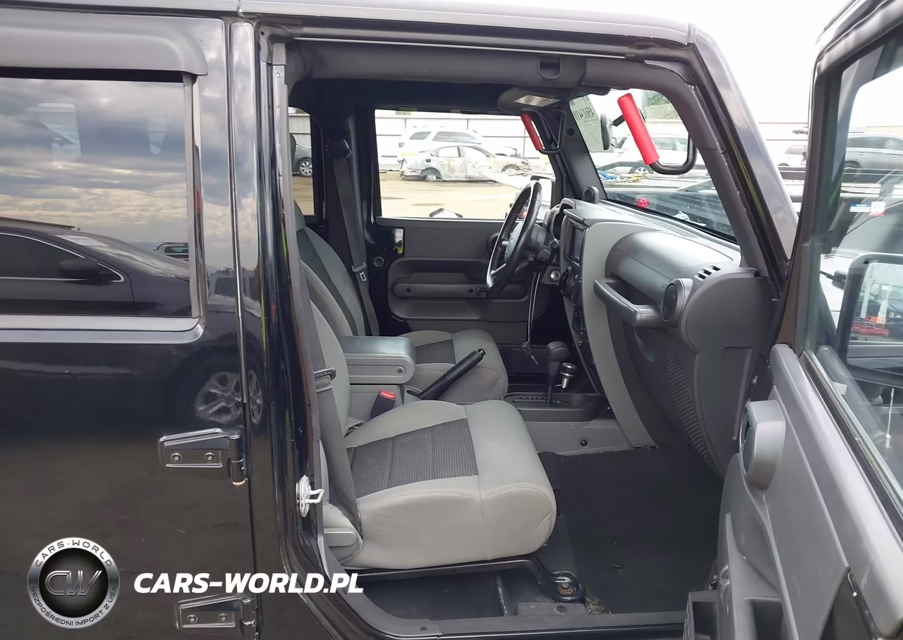 2010 Jeep Wrangler Unlimited Sport VIN:1J4BA3H15AL101775 - 5