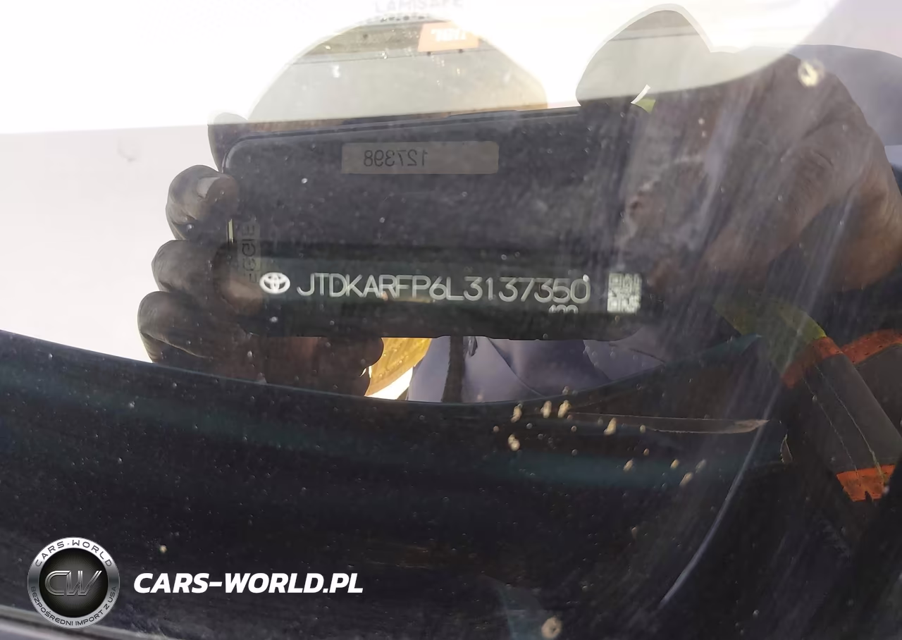 2020 Toyota Prius Prime Limited VIN:JTDKARFP6L3137350 - 9