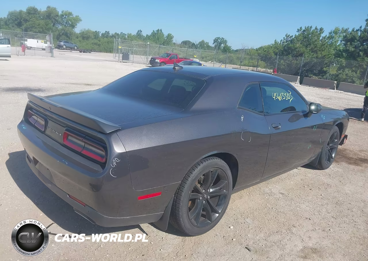 2018 Dodge Challenger Sxt Plus VIN:2C3CDZAG2JH322237 - 4