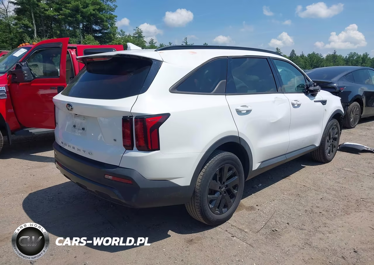 2021 Kia Sorento S VIN:5XYRLDLC3MG065677 - 4