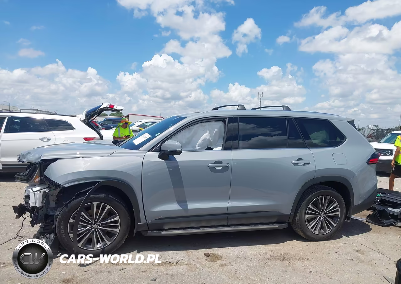 2026 Toyota Grand Highlander Hybrid Max Platinum VIN:5TDADAB55TS048635 - 14
