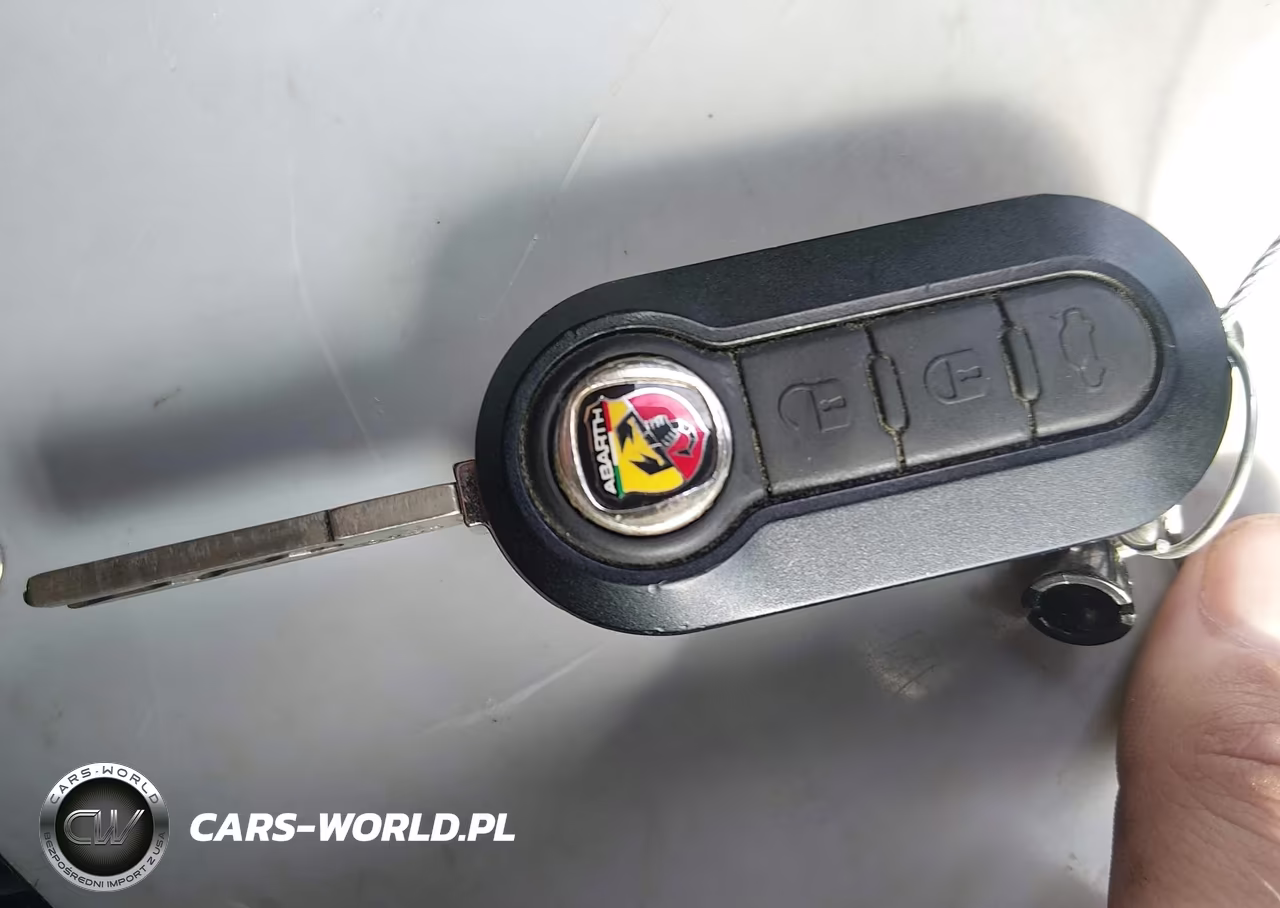 2013 Fiat 500 Abarth VIN:3C3CFFFH2DT512044 - 11