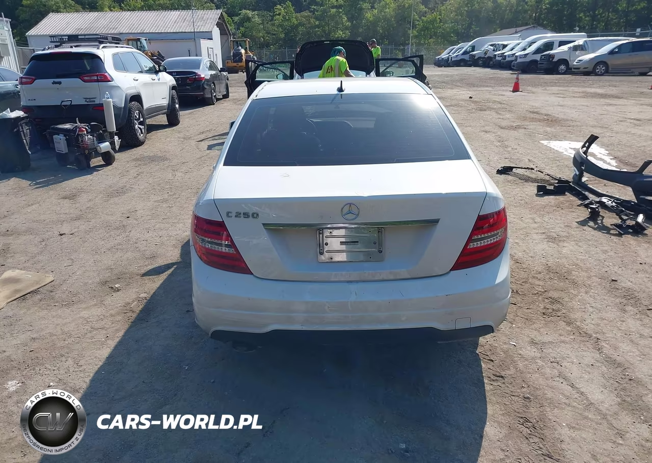 2013 Mercedes-Benz C 250 Sport VIN:WDDGF4HB4DR294651 - 17