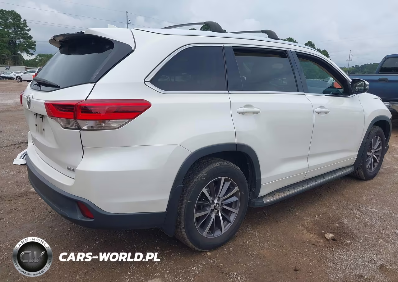 2017 Toyota Highlander Xle VIN:5TDKZRFHXHS187756 - 4