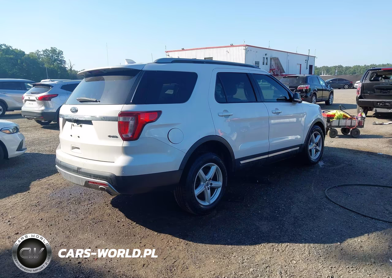 2017 Ford Explorer Xlt VIN:1FM5K8D81HGC45385 - 4