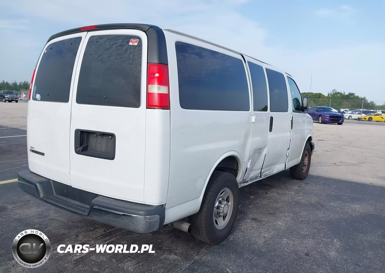 2018 Chevrolet Express 3500 Lt VIN:1GAZGMFPXJ1228087 - 4