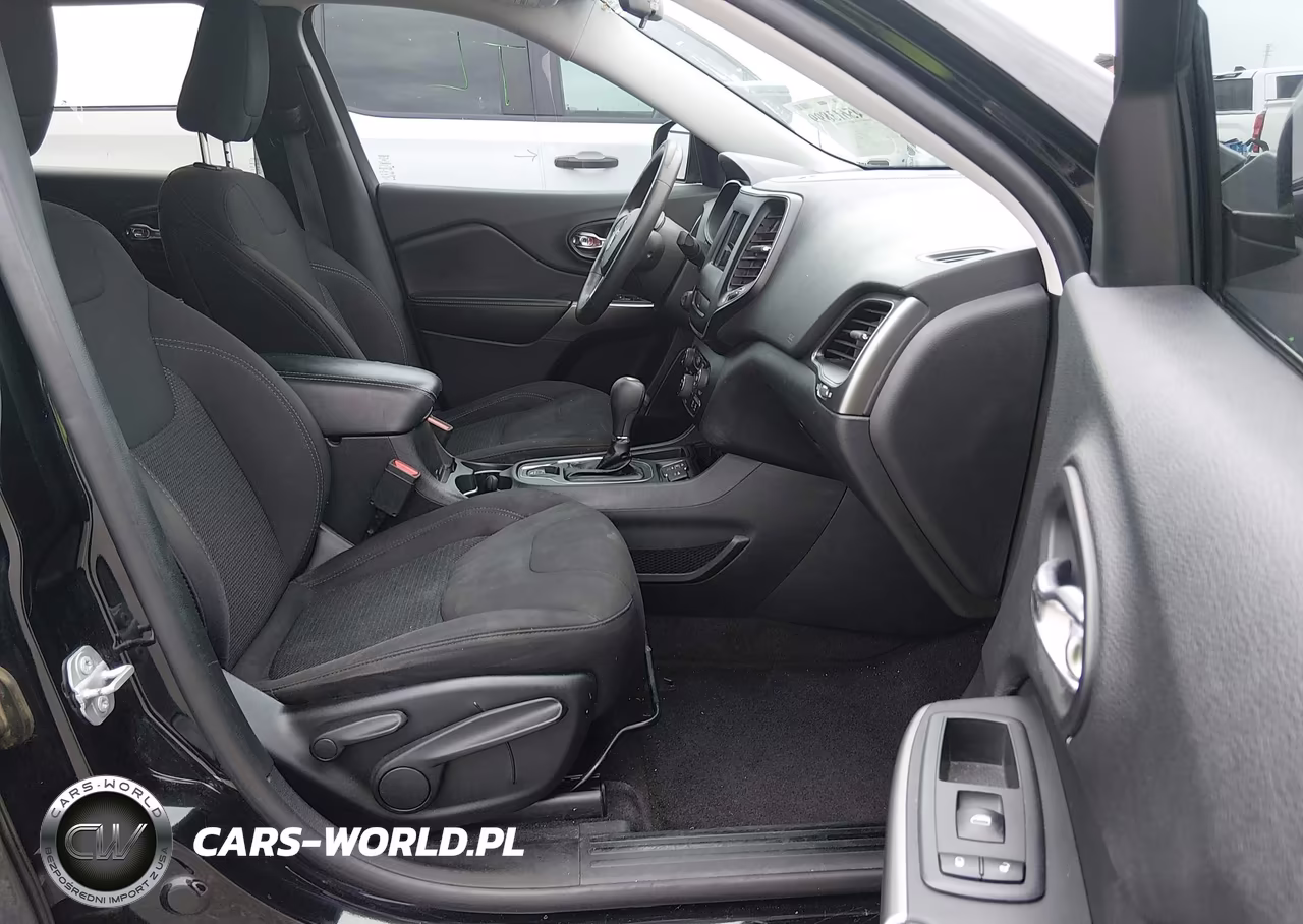 2019 Jeep Cherokee Latitude Fwd VIN:1C4PJLCX6KD120242 - 5
